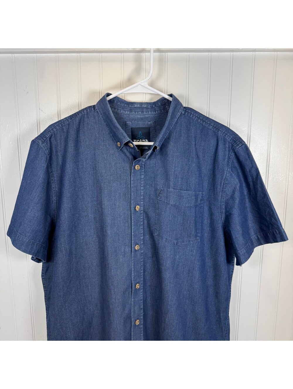 prAna Men's Large Blue Chambray 100% Organic Cotton Short Sleeve Button-Up Shirt